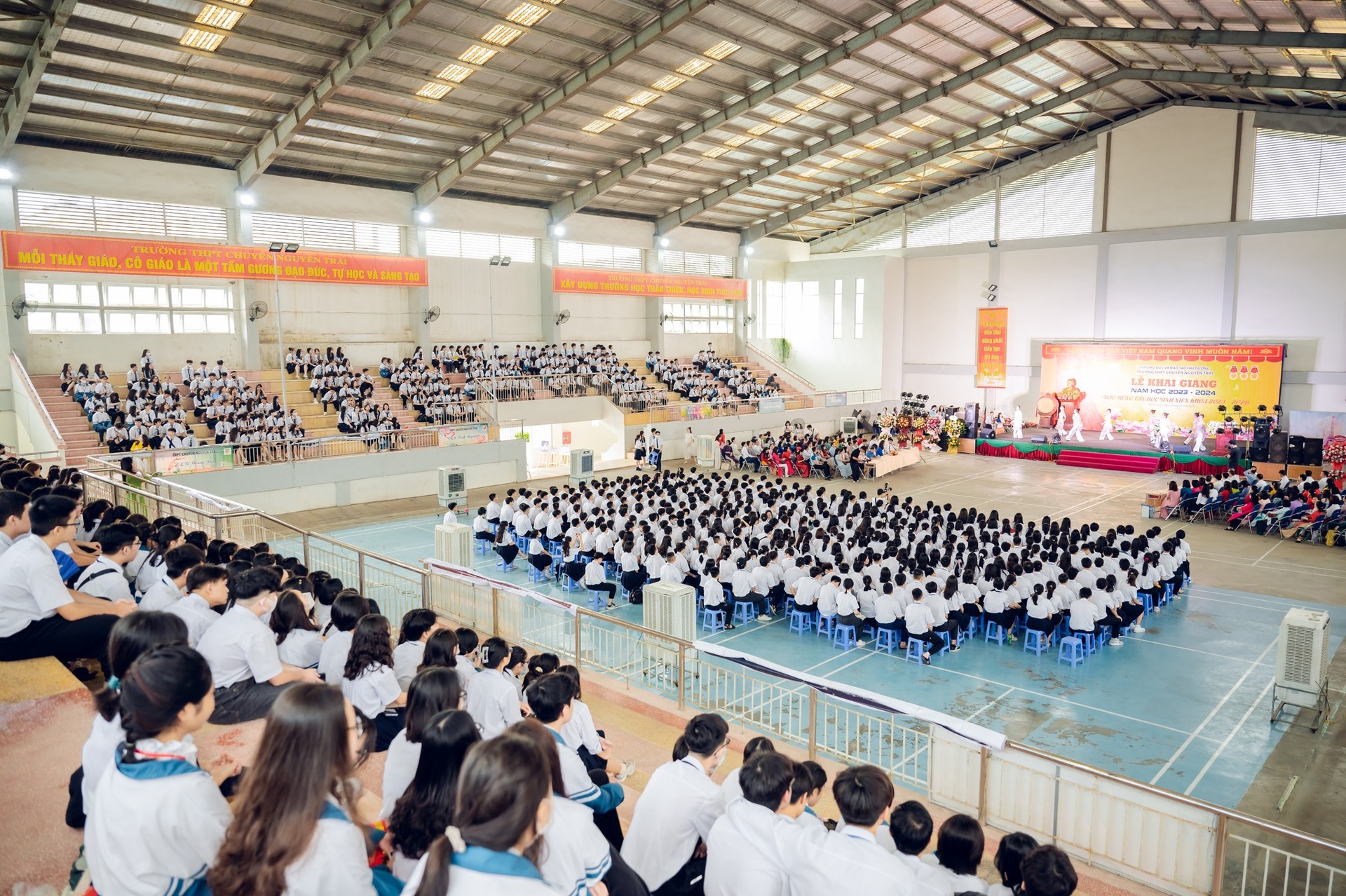 Nhấn để phóng to